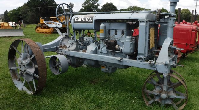 Farmall Regular